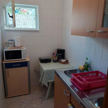 Apartment In Okrug Gornji 6197 *