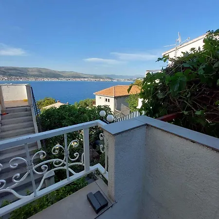 Apartment In Okrug Gornji 6197